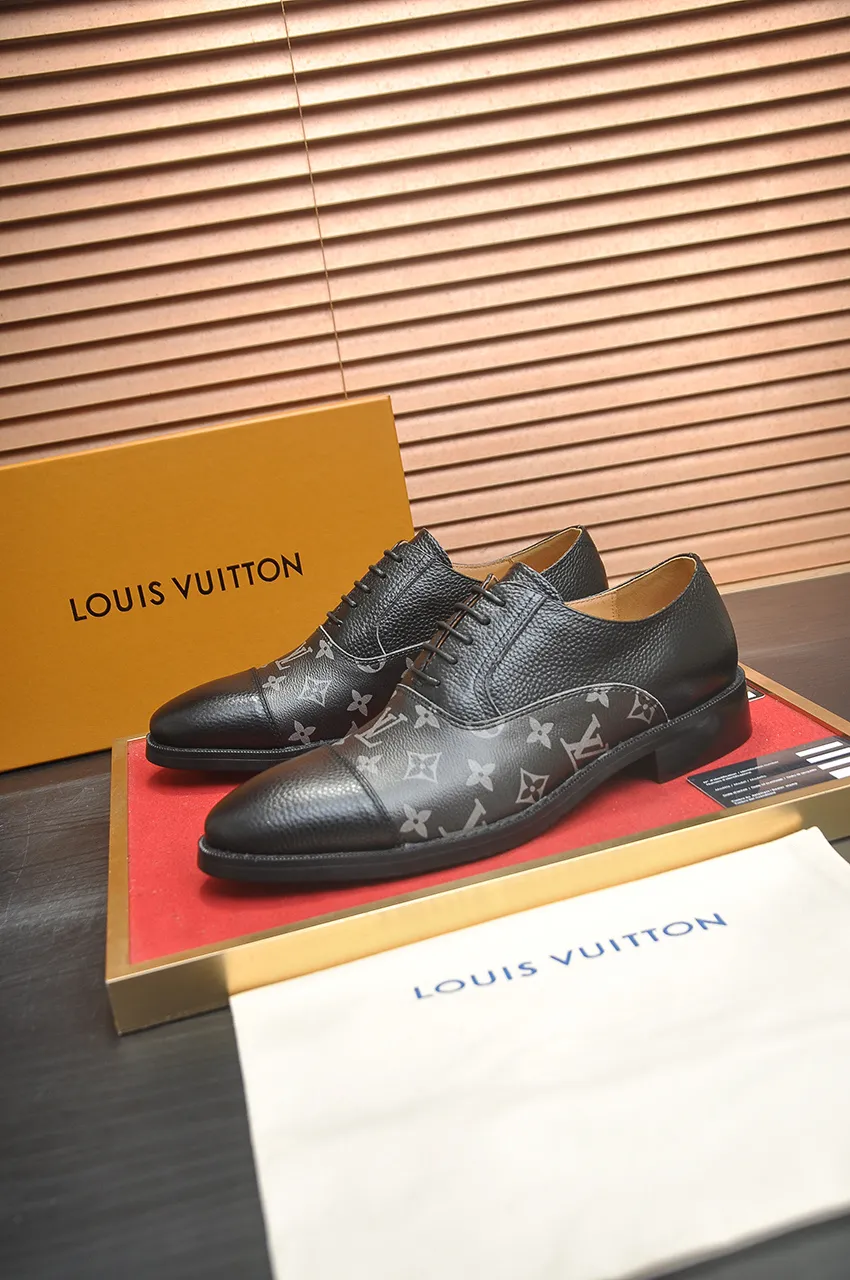 Men's men's shoes 💰500💶 [LV] (original single cowhide lining) 🍀LV's latest genuine leather business suit shoes are launched simultaneously on the official website. The first-layer cowhide imported from Italy is made of heavy gold, 💥official website 1:1 rubber outsole. Versatile to wear, high-end without losing class, and the color combination is extraordinary. This four-season style is alluring when worn on your feet, showing off your big-name flair. Standard code 38-45 (45 customized)